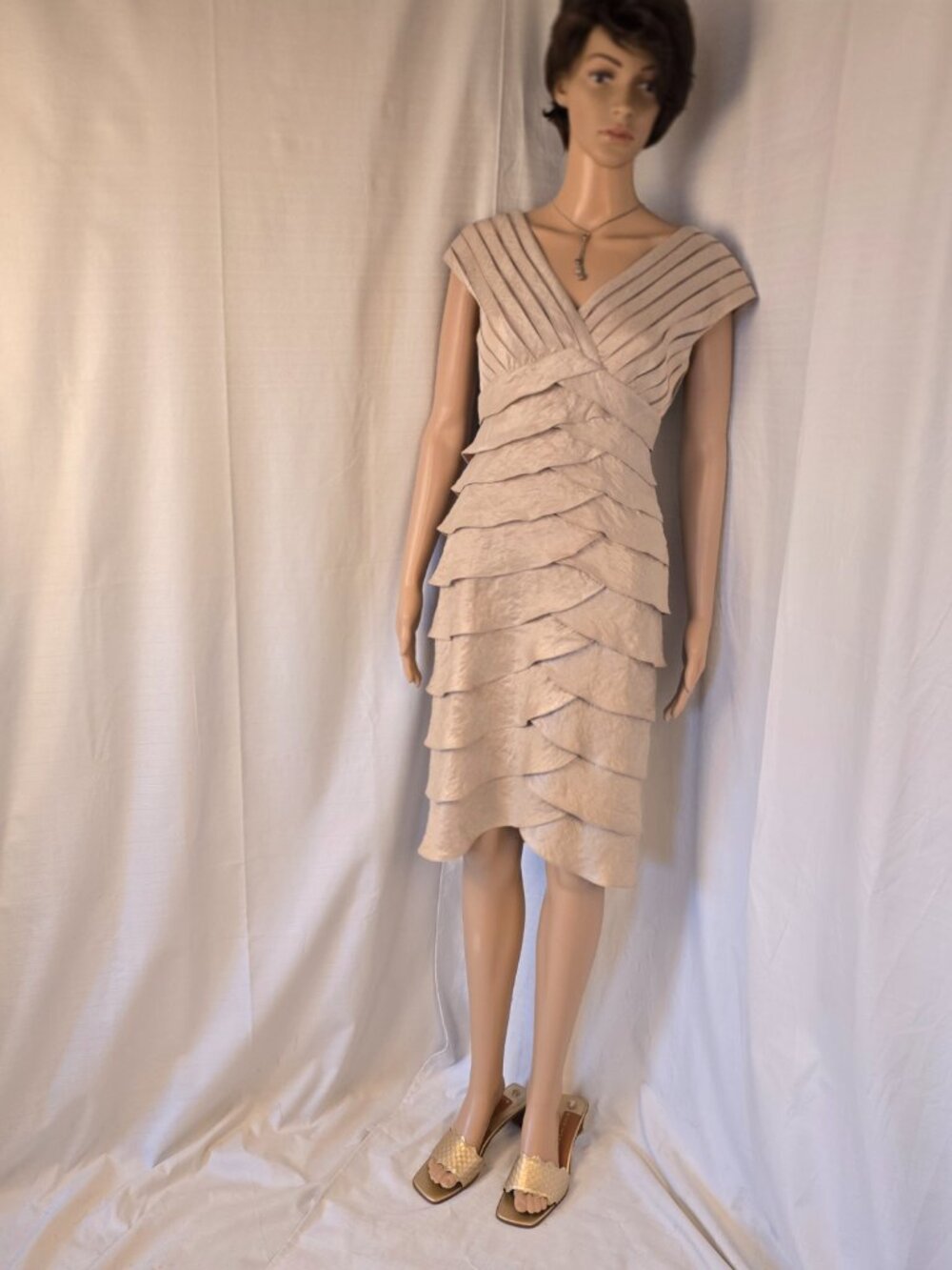 Adrianna Papell Gold Sleeveless Zipper Back Bandage Dress Size 4